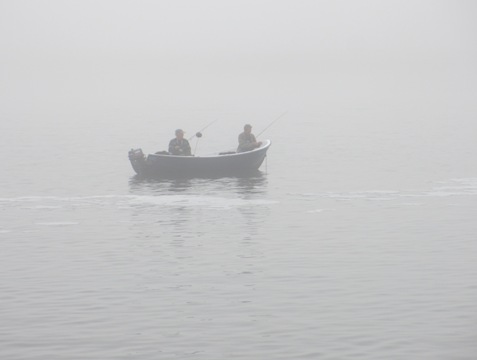 Fischer im Nebel